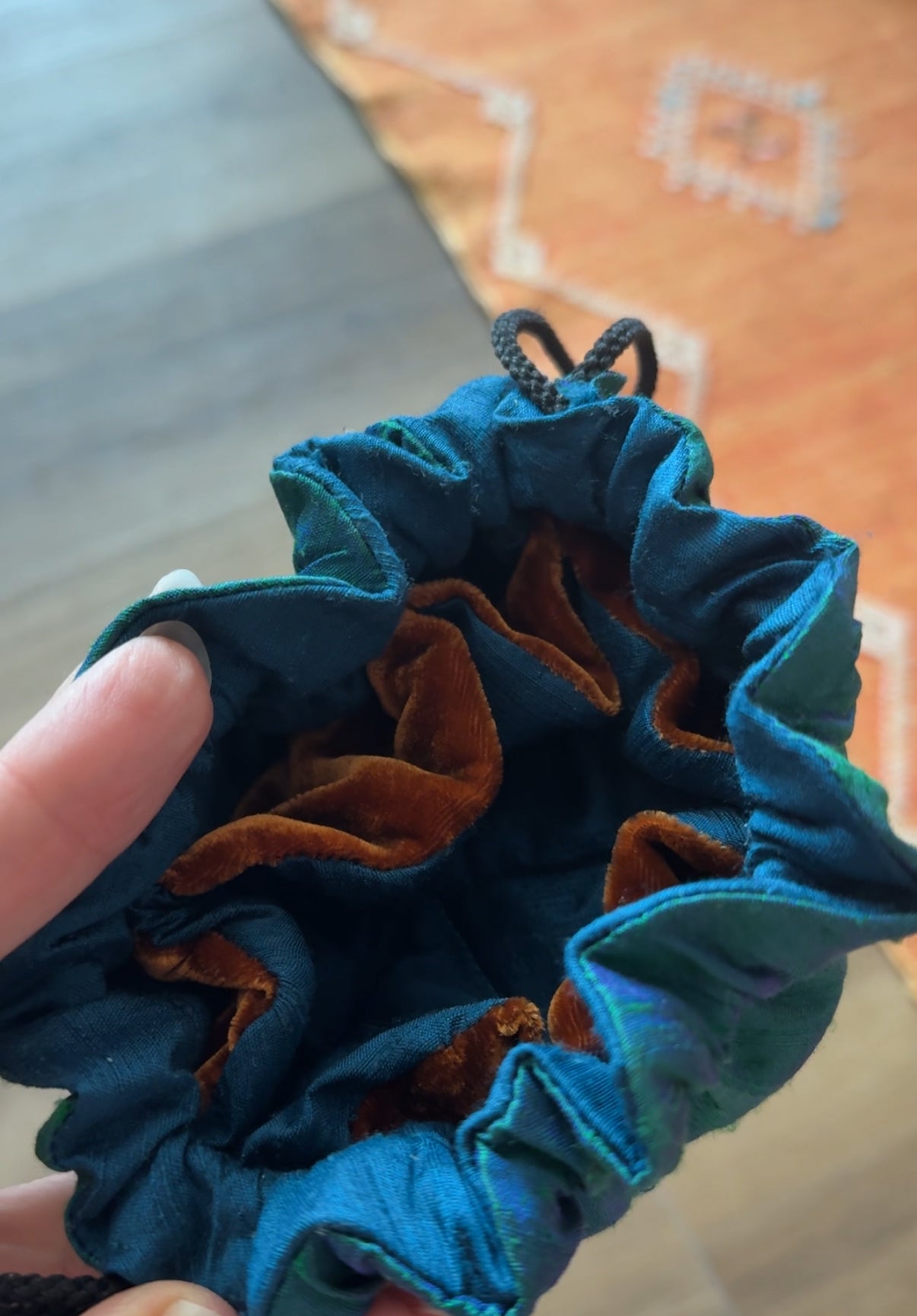 Silk crystal pouch~ with velvet