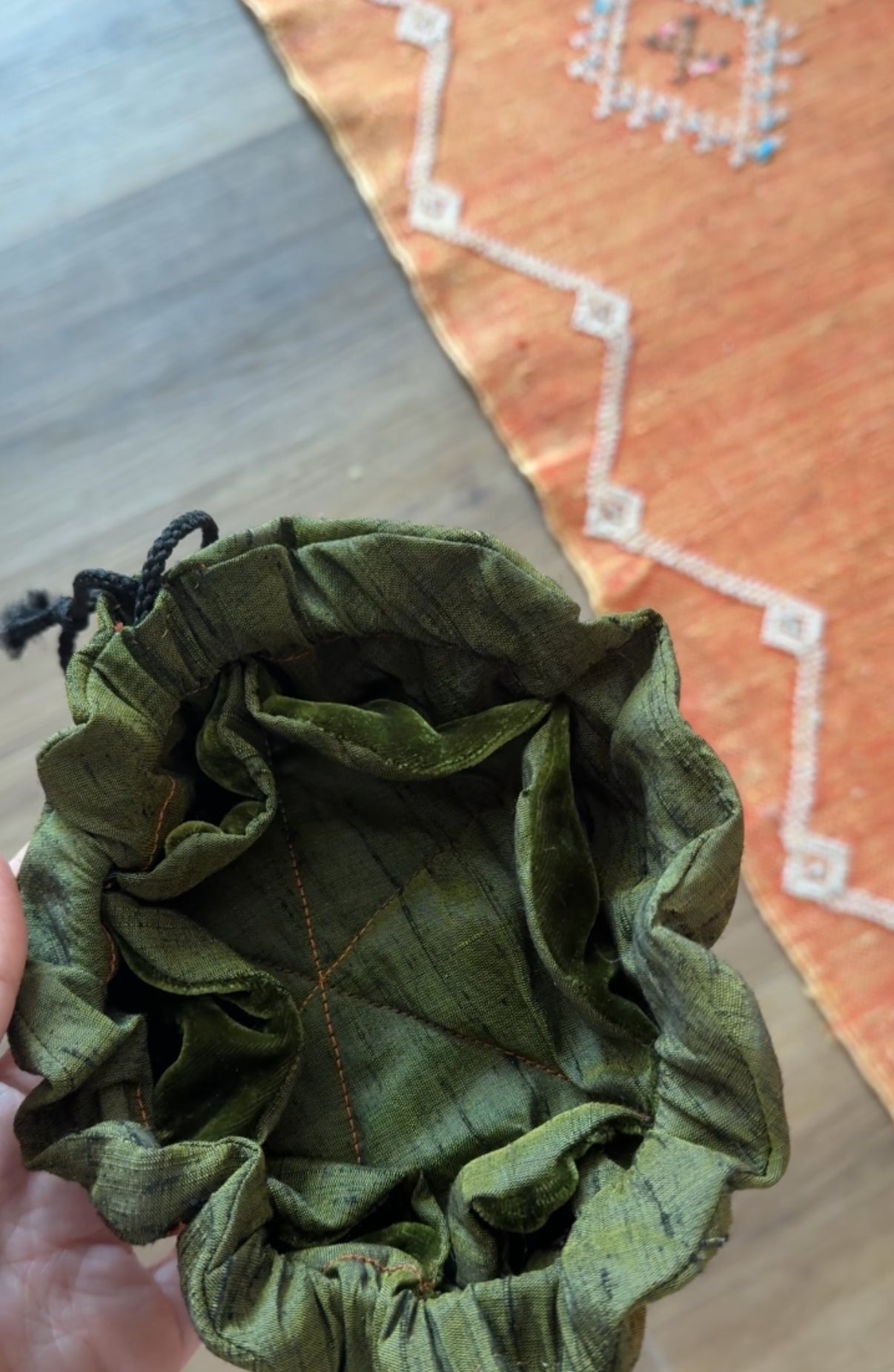 Silk crystal pouch~ with velvet
