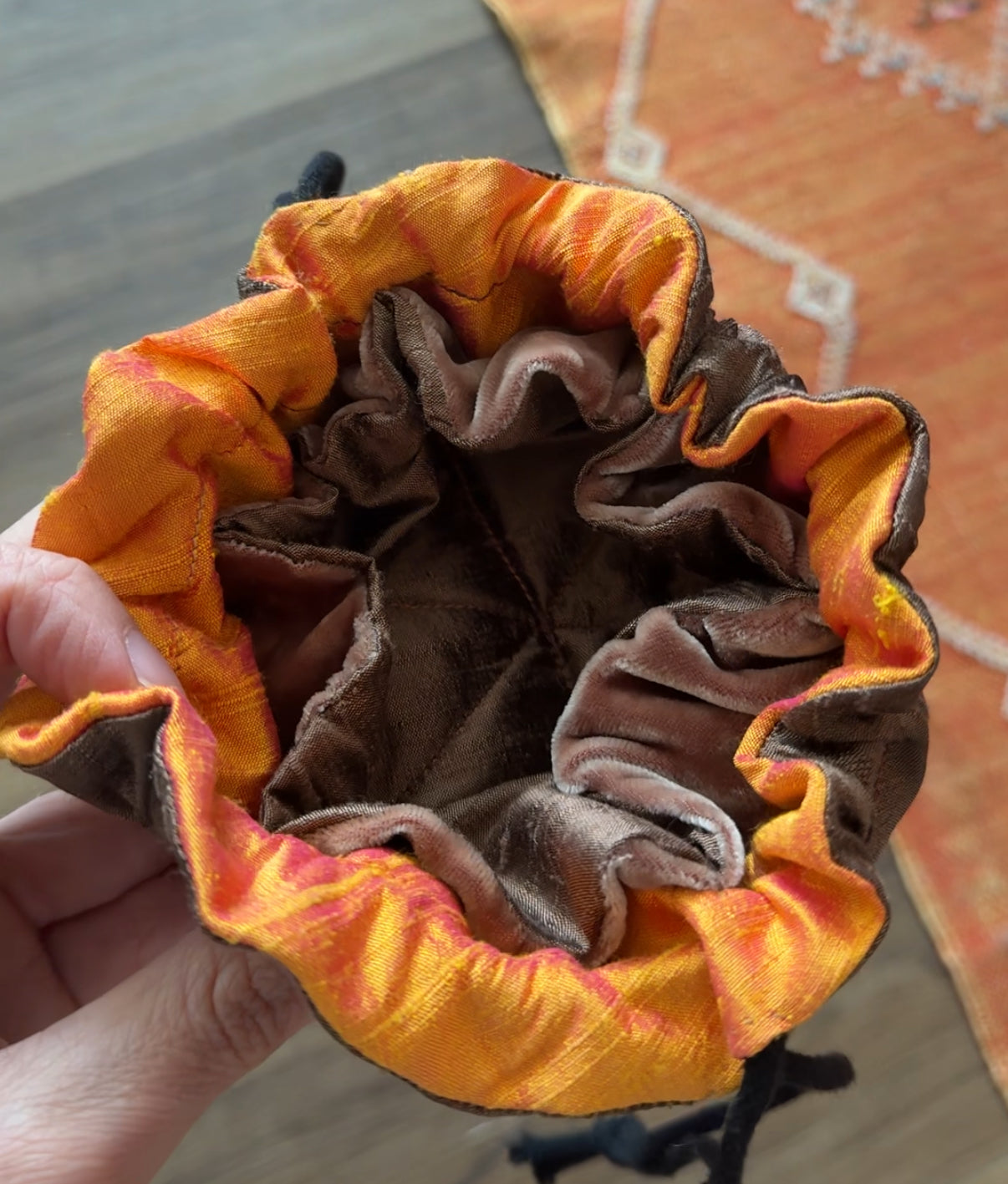 Silk crystal pouch~ with velvet