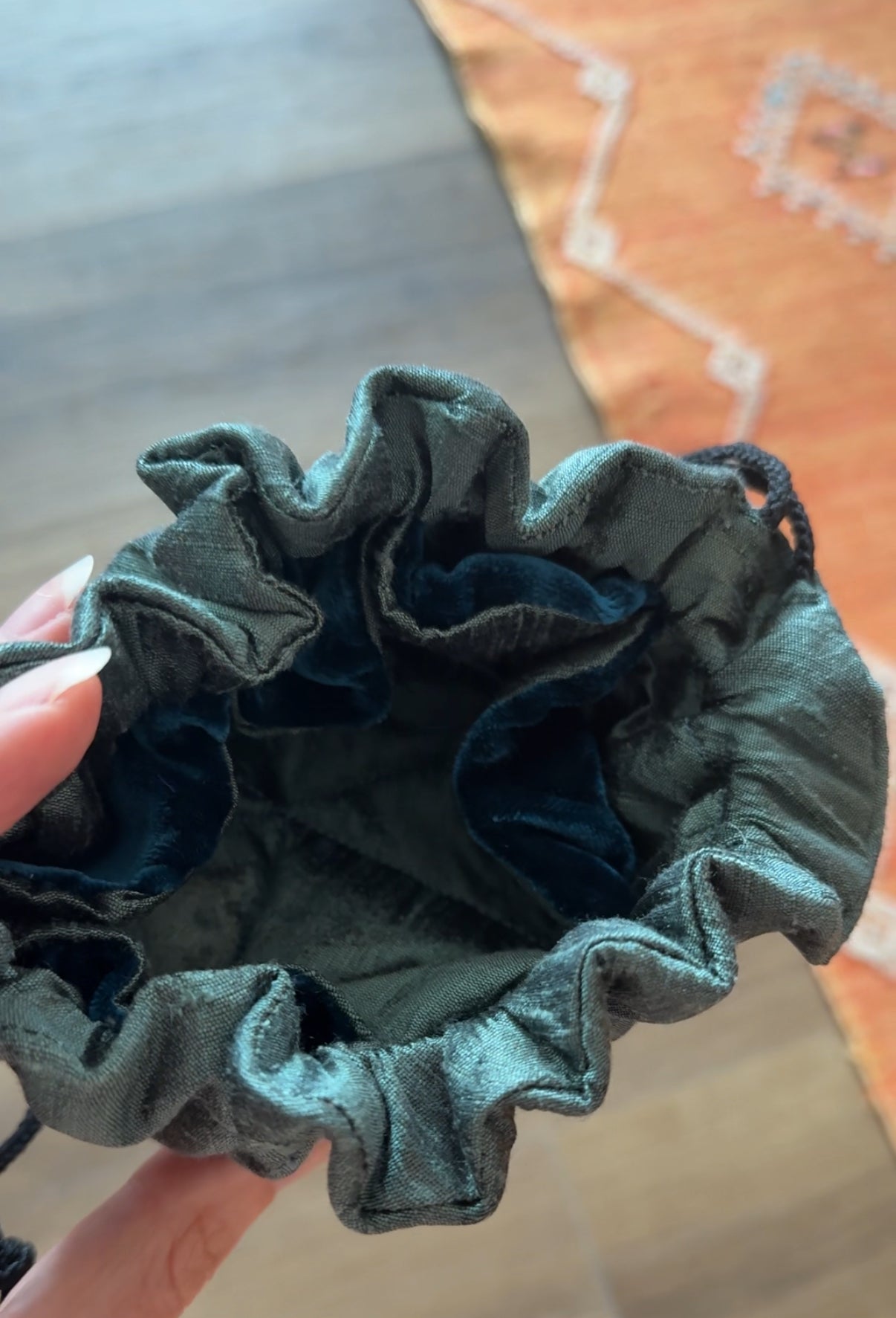 Silk crystal pouch~ with velvet