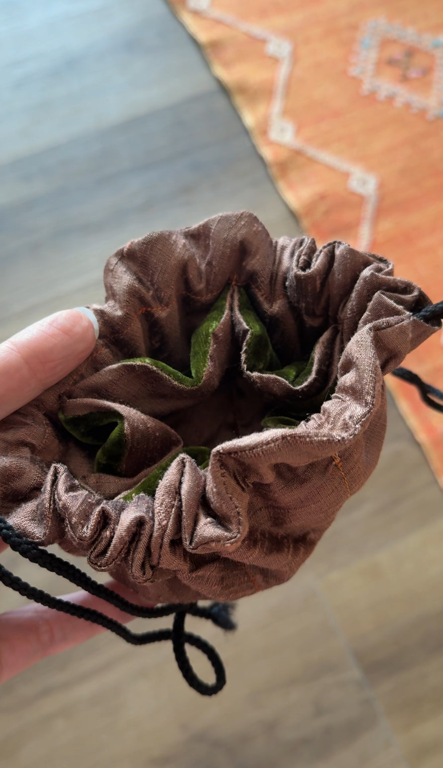 Silk crystal pouch~ with velvet