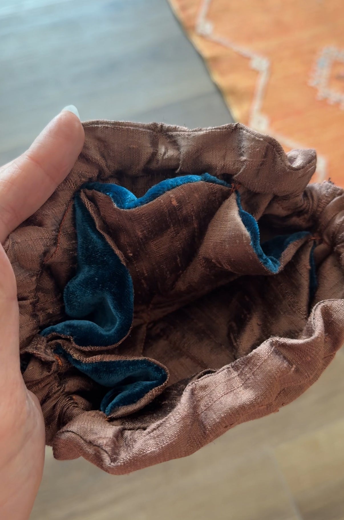 Silk crystal pouch~ with velvet
